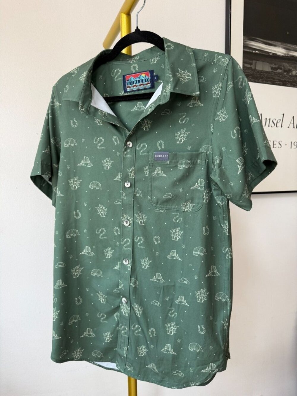 Burlebo Men’s Performance Shirt Men's Armadillo & Snakes SMALL 1208
